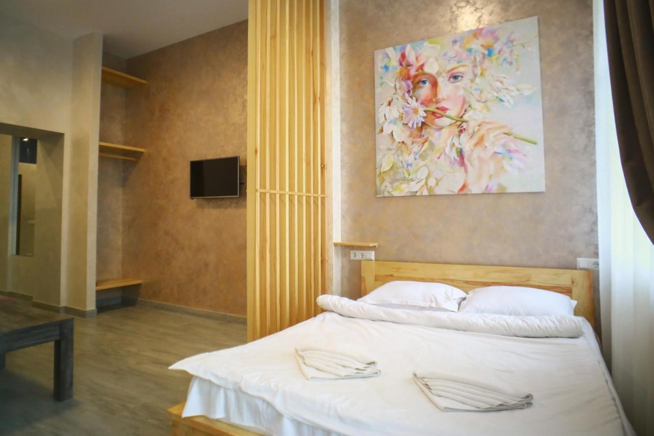 Leogrand Apartment On Drohobycha 4 Лвив Екстериор снимка
