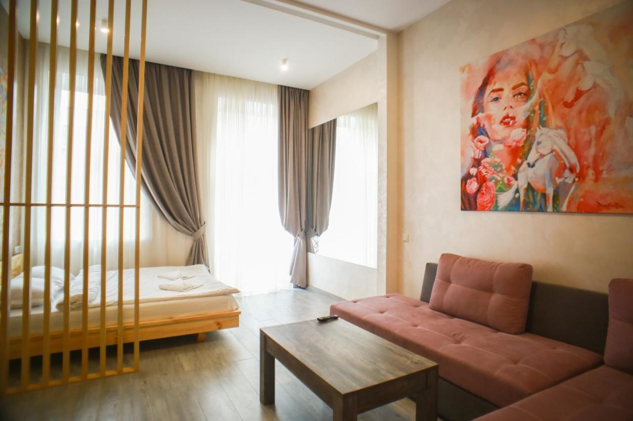 Leogrand Apartment On Drohobycha 4 Лвив Екстериор снимка